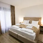 Helvetia Apartman *